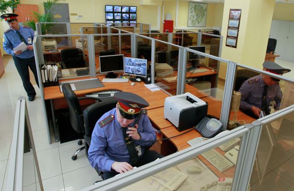 Police departments at Moscow train stations received photos of two other suspected terrorist attack plotters, who may also be on their way to Moscow. - Sputnik International