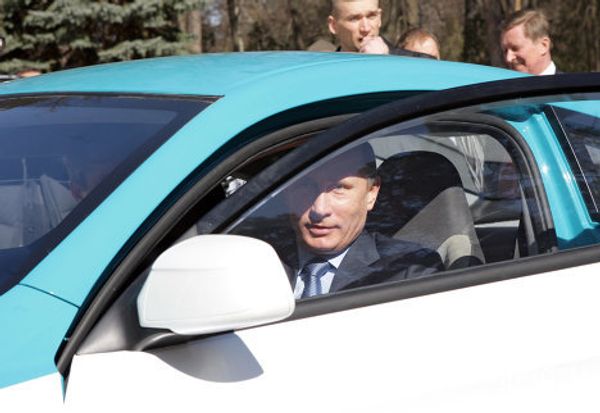 Putin gets behind the wheel - Sputnik International