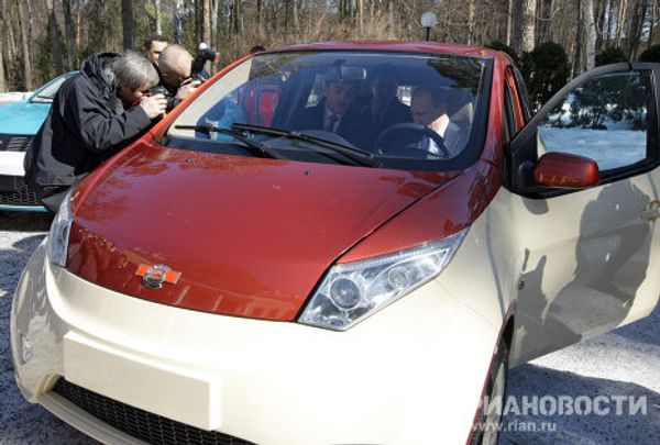Putin gets behind the wheel - Sputnik International
