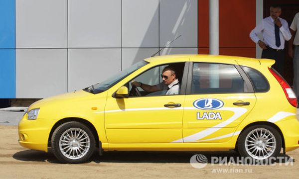 Putin gets behind the wheel - Sputnik International