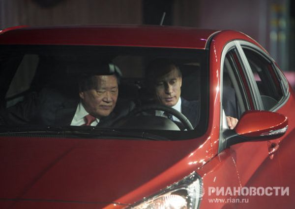 Putin gets behind the wheel - Sputnik International