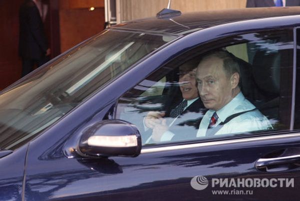 Putin gets behind the wheel - Sputnik International