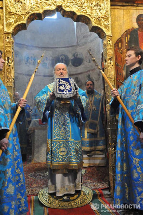 Patriarch Kirill and Svetlana Medvedev release doves on Annunciation Day  - Sputnik International