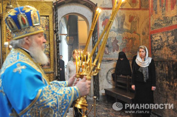 Patriarch Kirill and Svetlana Medvedev release doves on Annunciation Day  - Sputnik International