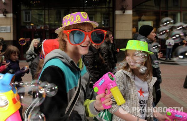 Soap bubble flashmob on Arbat Street - Sputnik International