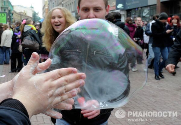 Soap bubble flashmob on Arbat Street - Sputnik International