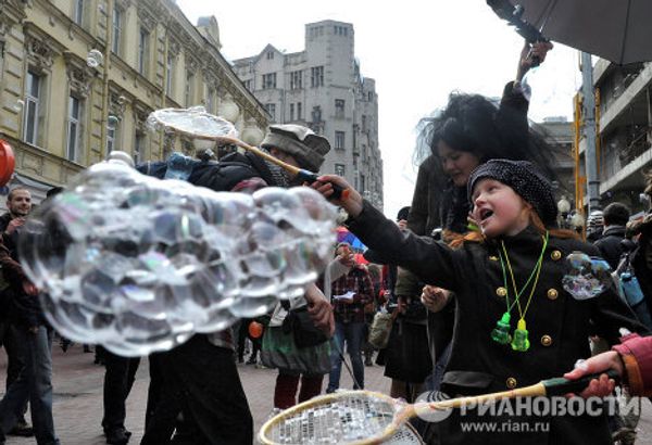Soap bubble flashmob on Arbat Street - Sputnik International
