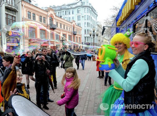 Soap bubble flashmob on Arbat Street - Sputnik International