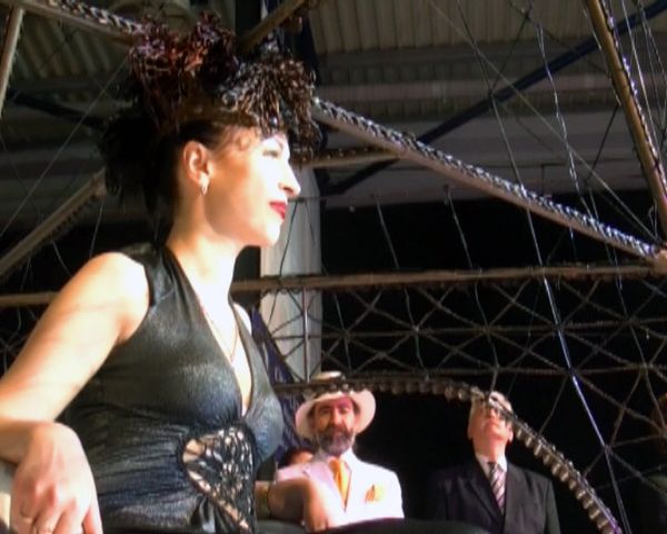 Ukrainian hairdressers create seven-meter high hairstyle - Sputnik International