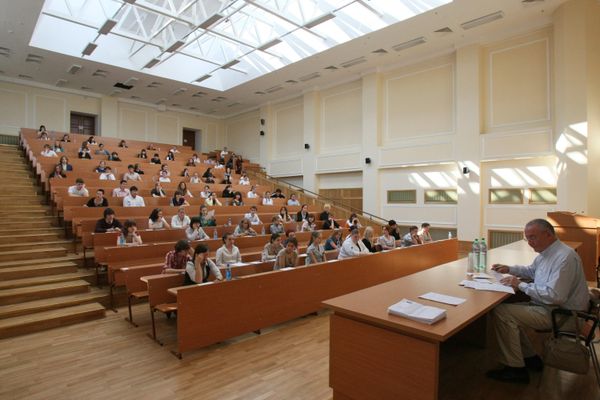 According to the Education at a Glance 2012 report, 54% of Russians aged 25-64 hold academic degrees - Sputnik International