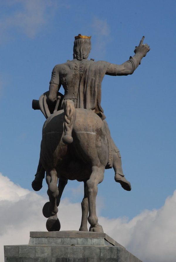 Monuments in Georgia dismantled and “modernized” - Sputnik International