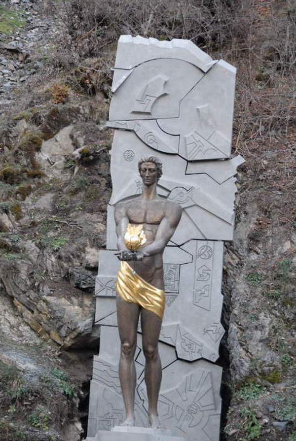 Monuments in Georgia dismantled and “modernized” Monuments in Georgia dismantled and “modernized” - Sputnik International