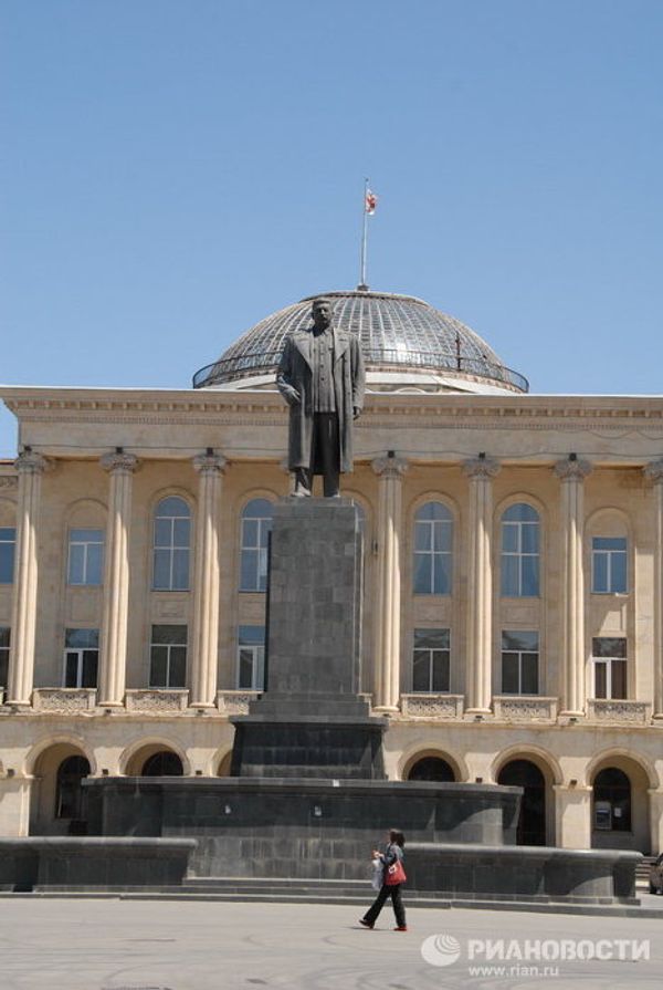 Monuments in Georgia dismantled and “modernized” Monuments in Georgia dismantled and “modernized” - Sputnik International