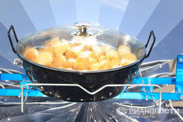 Environmentally friendly solar cooker for tasty food - Sputnik International