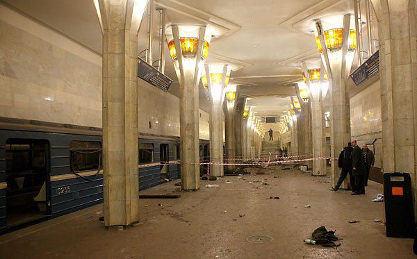 Flowers Laid at Belarus Embassy in Memory of Metro Bomb Convict Execution       - Sputnik International