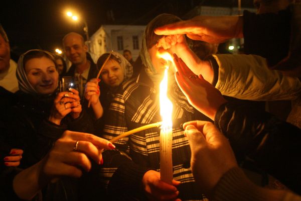 The Holy Fire that is lit every year at the Church of the Holy Sepulcher in Jerusalem on the day preceding Orthodox Easter is believed by Orthodox Christians to be a miracle. - Sputnik International