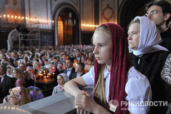 Orthodox Christians mark Easter Day at Moscow’s Cathedral of Christ the Savior - Sputnik International