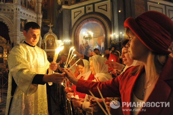 Orthodox Christians mark Easter Day at Moscow’s Cathedral of Christ the Savior - Sputnik International
