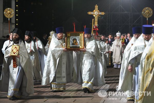 Orthodox Christians mark Easter Day at Moscow’s Cathedral of Christ the Savior - Sputnik International