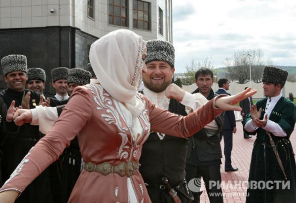 Ramzan Kadyrov celebrates Chechen Language Day in style - Sputnik International