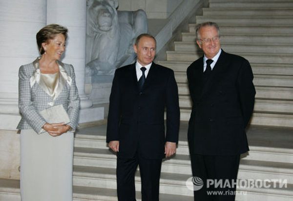 Vladimir Putin crosses paths with royalty Vladimir Putin crosses paths with royalty - Sputnik International