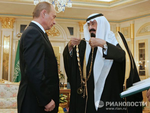 Vladimir Putin crosses paths with royalty Vladimir Putin crosses paths with royalty - Sputnik International