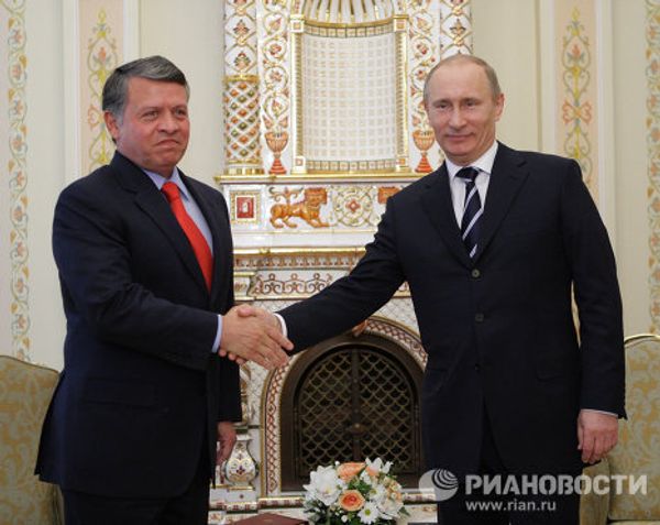 Vladimir Putin crosses paths with royalty Vladimir Putin crosses paths with royalty - Sputnik International