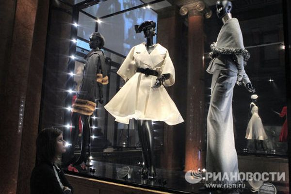 Haute couture and great art: Dior exhibition opens in Moscow Haute couture and great art: Dior exhibition opens in Moscow - Sputnik International
