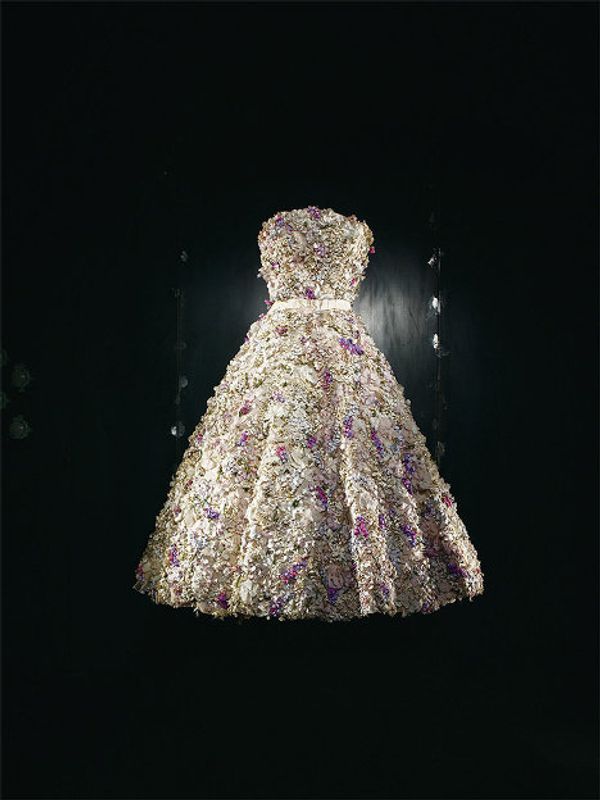 Haute couture and great art: Dior exhibition opens in Moscow Haute couture and great art: Dior exhibition opens in Moscow - Sputnik International