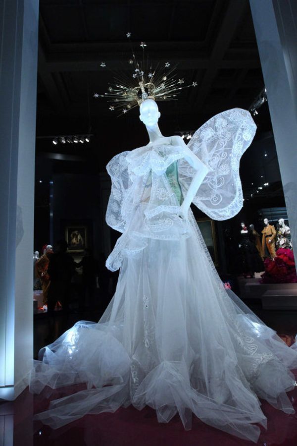 Haute couture and great art: Dior exhibition opens in Moscow Haute couture and great art: Dior exhibition opens in Moscow - Sputnik International