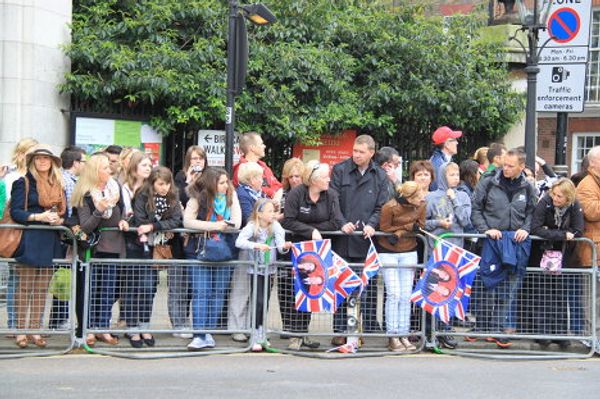 Million-strong crowd cheer royal newlyweds - Sputnik International