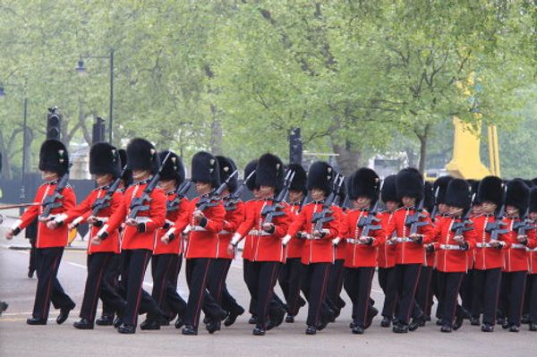 Million-strong crowd cheer royal newlyweds - Sputnik International