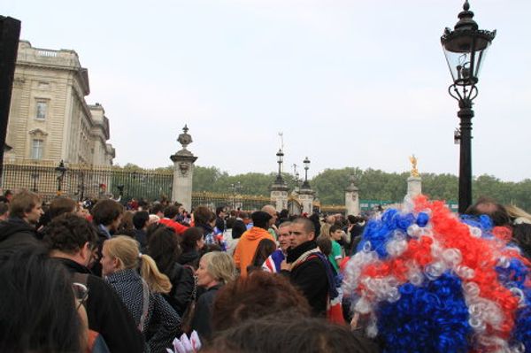 Million-strong crowd cheer royal newlyweds - Sputnik International