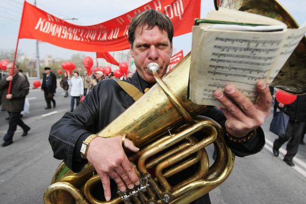 Thousands gather for May Day demonstrations across Russia - Sputnik International