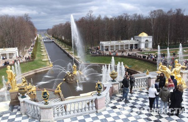 Restored Samson and the Lion Fountain and other fountains of Peterhof Palace Restored Samson and the Lion Fountain and other fountains of Peterhof Palace - Sputnik International