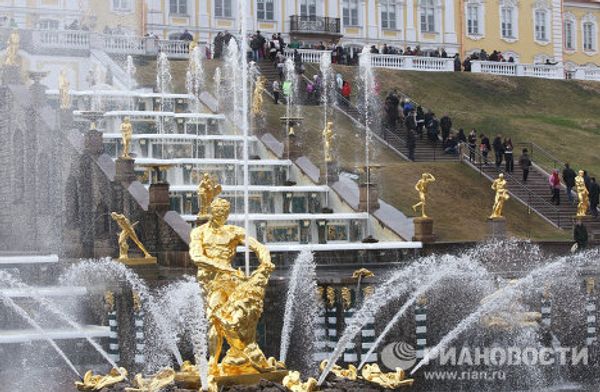Restored Samson and the Lion Fountain and other fountains of Peterhof Palace Restored Samson and the Lion Fountain and other fountains of Peterhof Palace - Sputnik International
