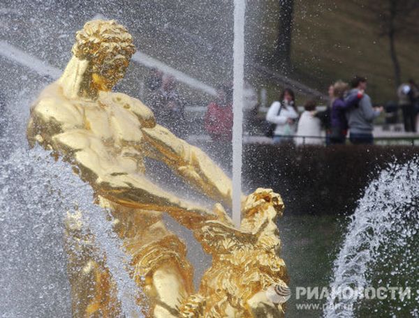 Restored Samson and the Lion Fountain and other fountains of Peterhof Palace Restored Samson and the Lion Fountain and other fountains of Peterhof Palace - Sputnik International