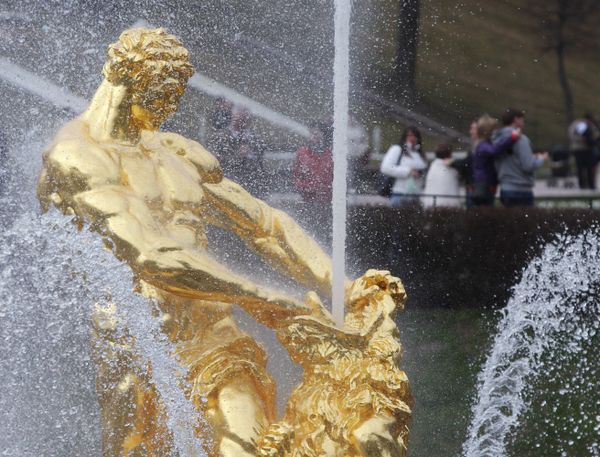 Restored Samson and the Lion Fountain and other fountains of Peterhof Palace  - Sputnik International