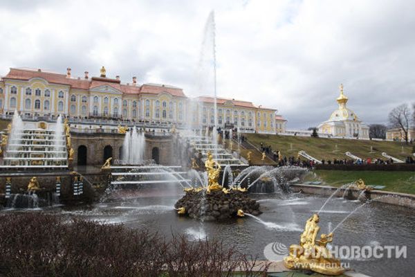 Restored Samson and the Lion Fountain and other fountains of Peterhof Palace Restored Samson and the Lion Fountain and other fountains of Peterhof Palace - Sputnik International
