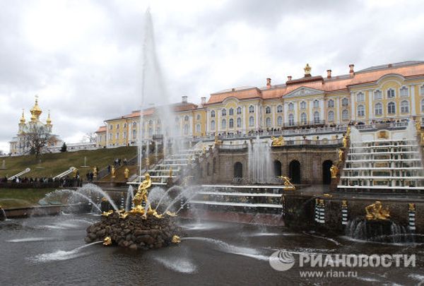 Restored Samson and the Lion Fountain and other fountains of Peterhof Palace Restored Samson and the Lion Fountain and other fountains of Peterhof Palace - Sputnik International