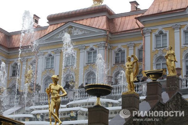 Restored Samson and the Lion Fountain and other fountains of Peterhof Palace Restored Samson and the Lion Fountain and other fountains of Peterhof Palace - Sputnik International