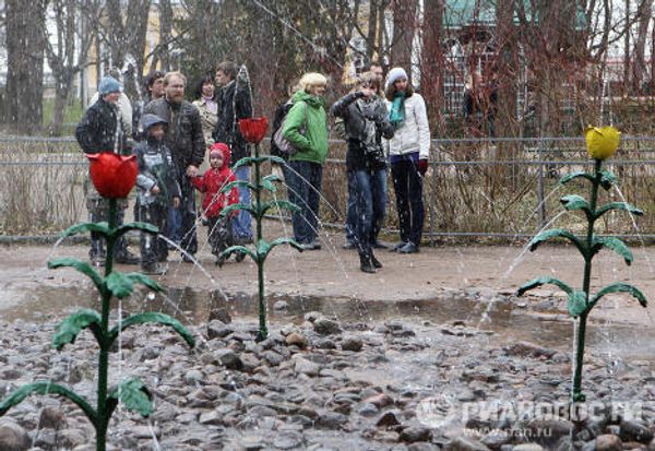 Restored Samson and the Lion Fountain and other fountains of Peterhof Palace Restored Samson and the Lion Fountain and other fountains of Peterhof Palace - Sputnik International