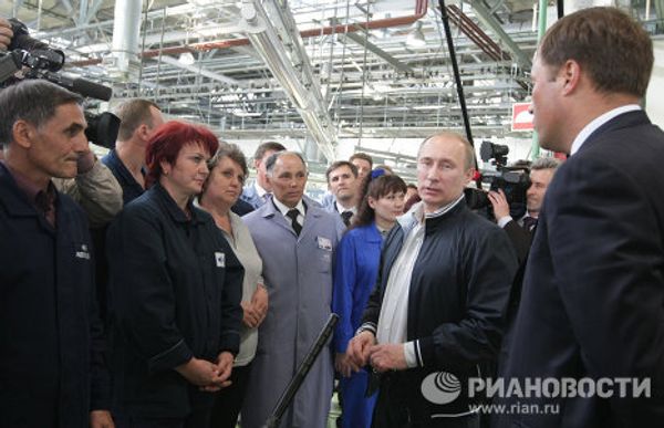 Putin tests new Russian car Lada Granta Putin tests new Russian car Lada Granta - Sputnik International