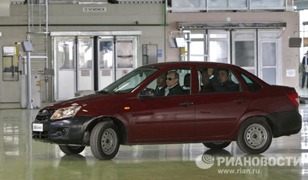 Putin tests new Russian car Lada Granta Putin tests new Russian car Lada Granta - Sputnik International