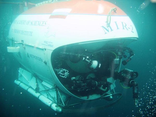 The Mir-1 and Mir-2 deep-sea mini-subs, known for filming the Titanic wreckage for James Cameron's eponymous movie, are two of the world's seven submersibles that can dive to a maximum depth of 6,000 metres. - Sputnik International
