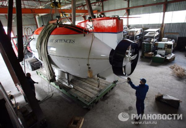 Russian submersibles sent to Switzerland  - Sputnik International