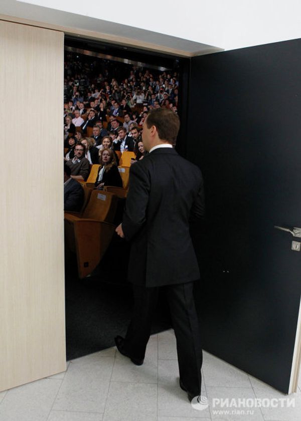 Dmitry Medvedev’s emotions at the president’s biggest ever news conference  - Sputnik International