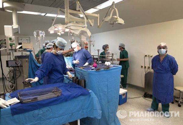 Moscow surgeons perform rare heart operation  - Sputnik International