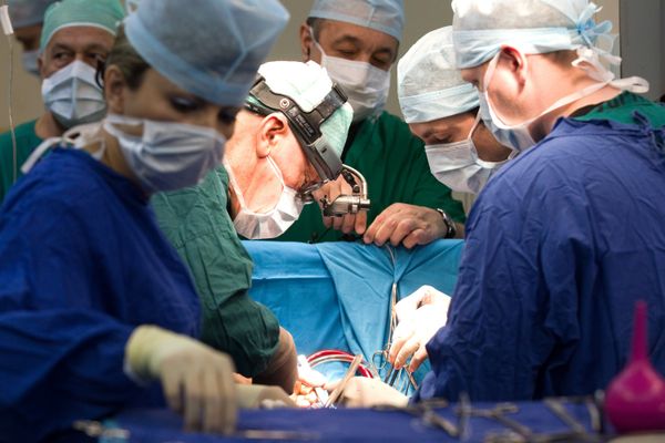 Moscow surgeons perform rare heart operation  - Sputnik International