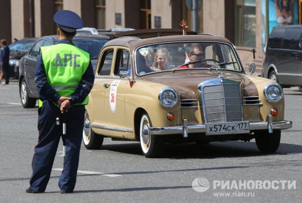 Vintage cars in weekend rally  - Sputnik International